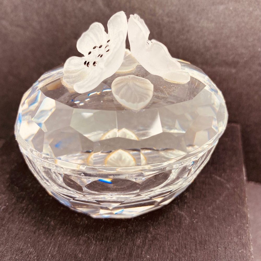 Swarovski Crystal Oval Flower Treasure Trinket Box Vintage '76-'88